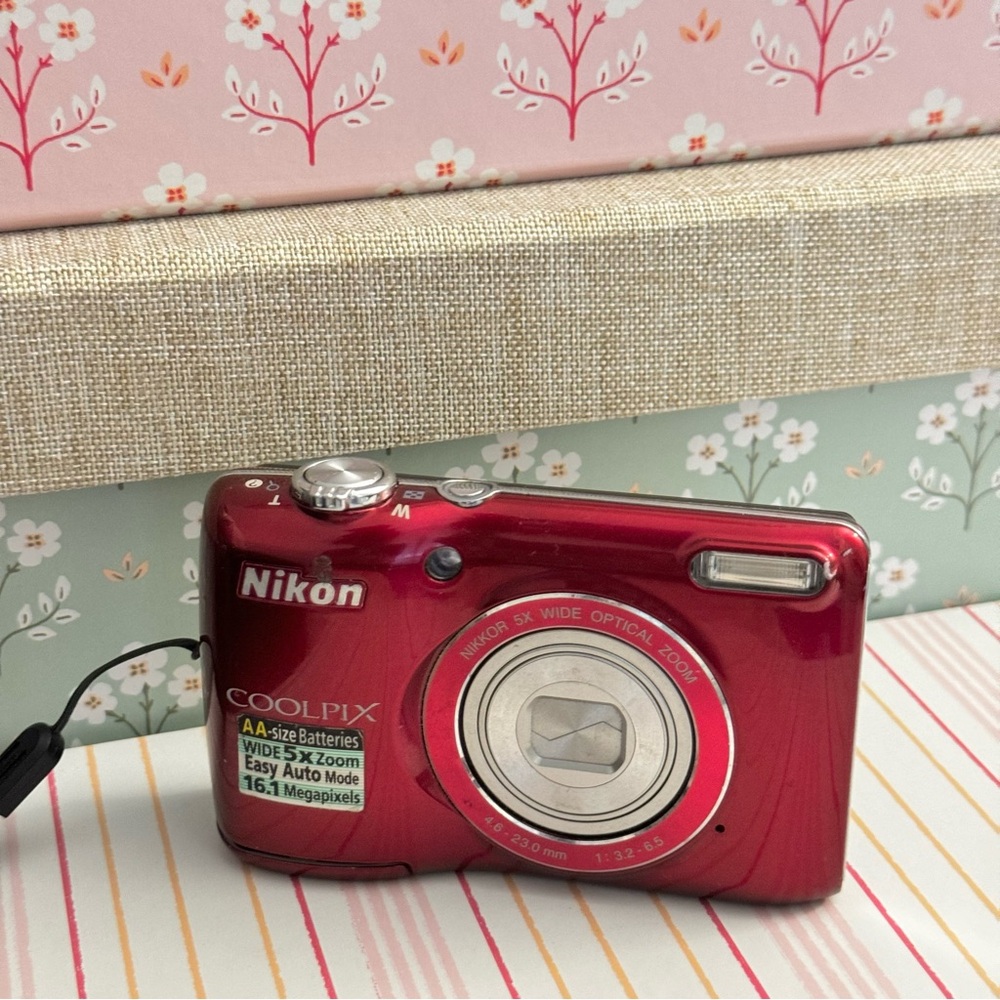 Nikon CoolPix L26 Red Digital Compact Camera